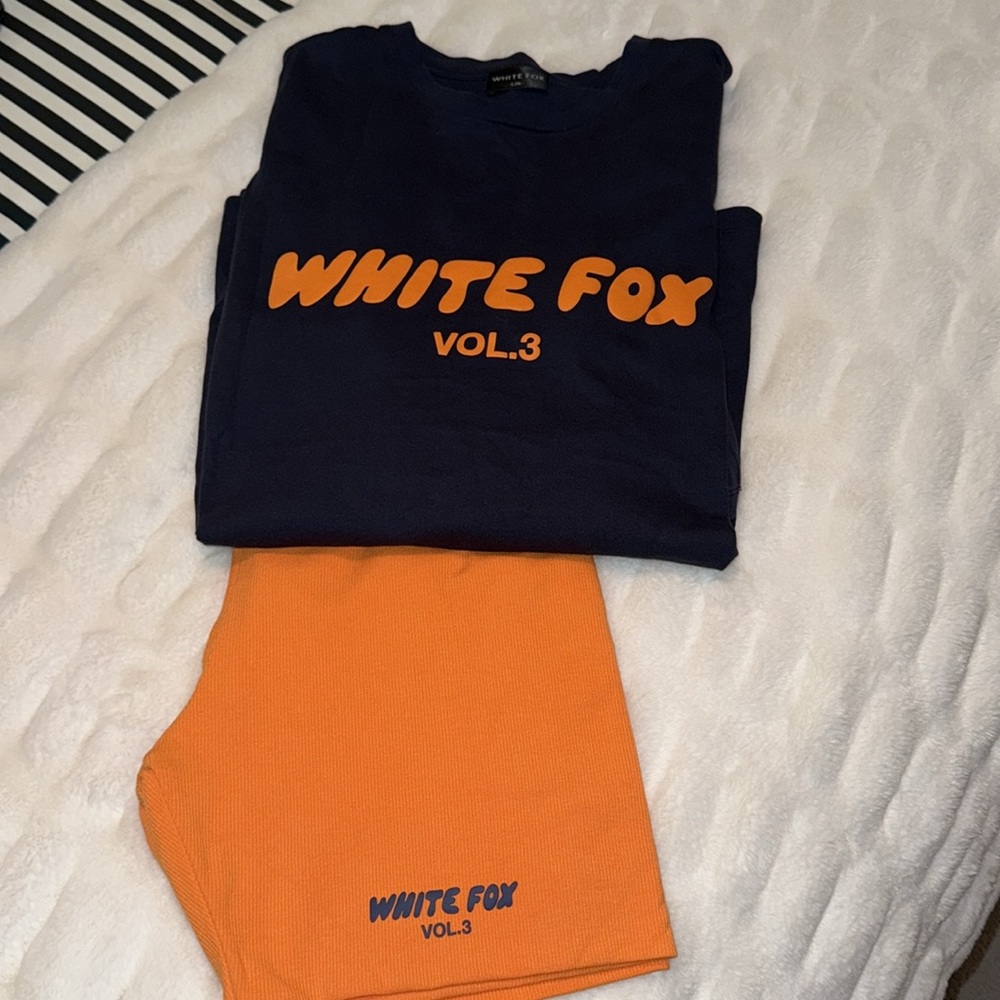 WHITE FOX Excellent Condition Navy/Orange T Shirt Set - Picture 3 of 15